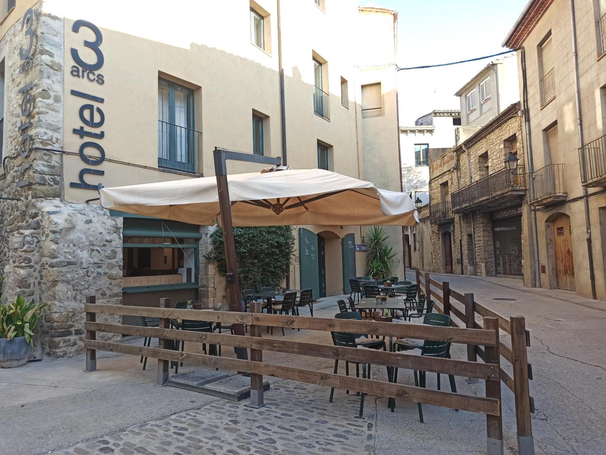 Hotel 3 Arcs Besalu Exterior photo