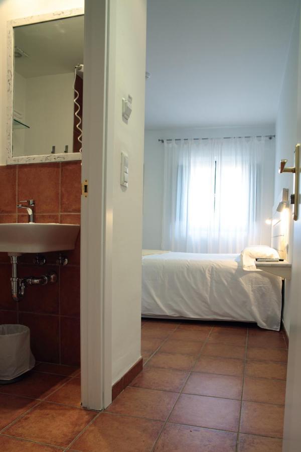 Hotel 3 Arcs Besalu Exterior photo